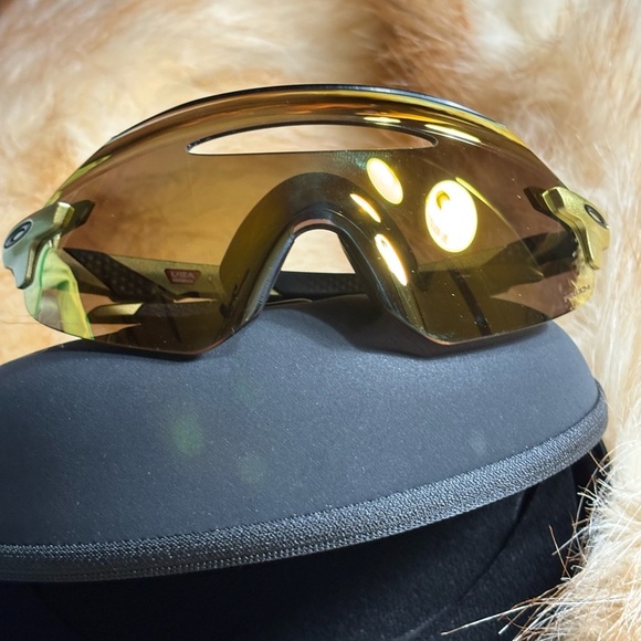 Oakley Other - Brand New Oakley Sunglasses (encoder )